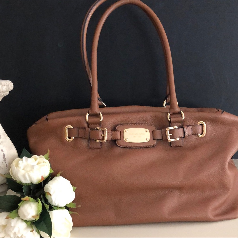 •Michael Kors• Large Leather Purse